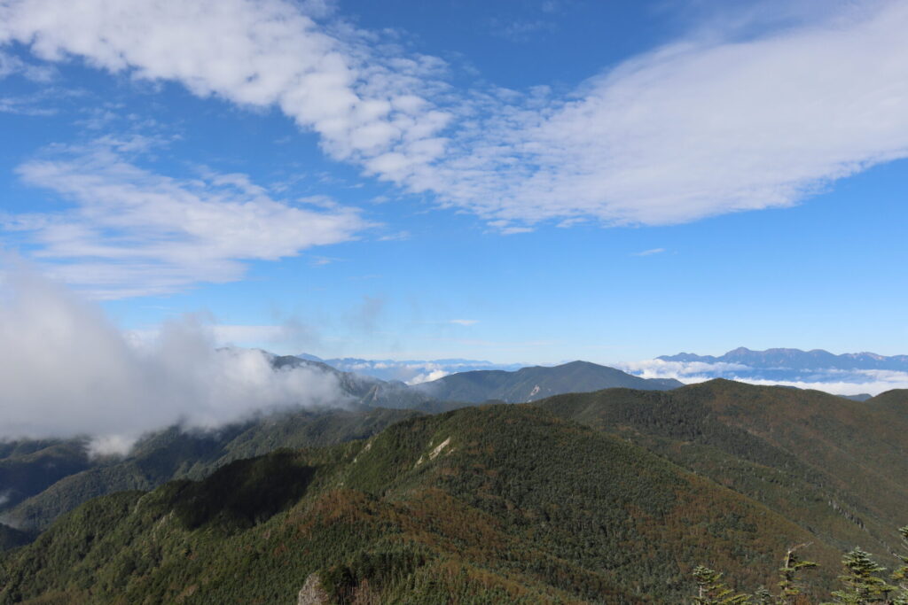 甲武信ヶ岳山頂からの景色