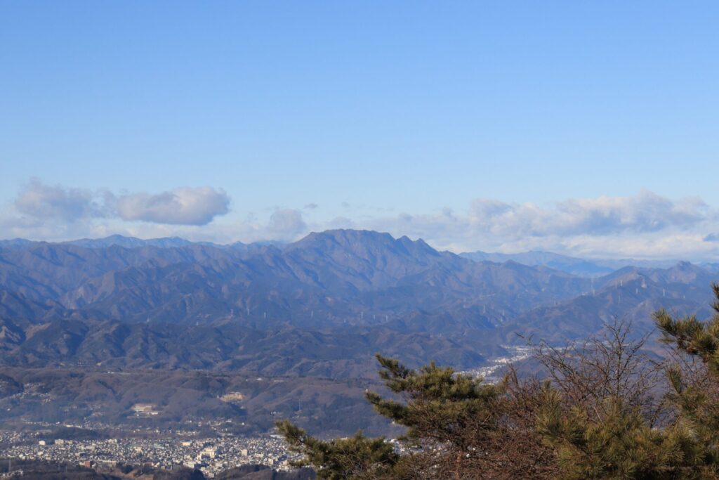 山頂からの両神山