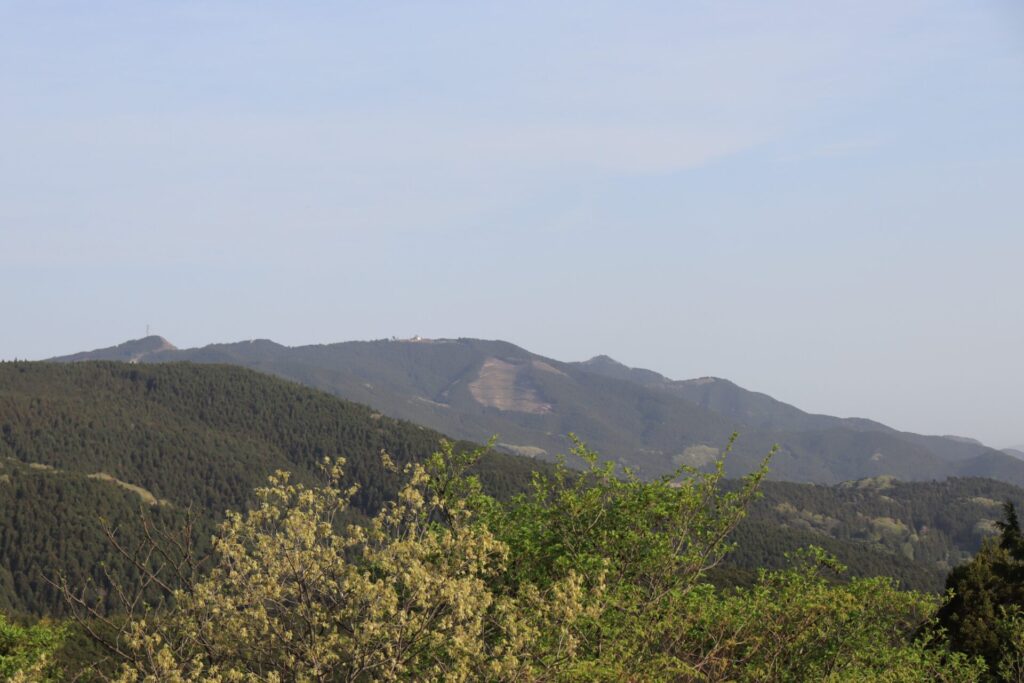 野末張見晴台からの笠山と堂平山