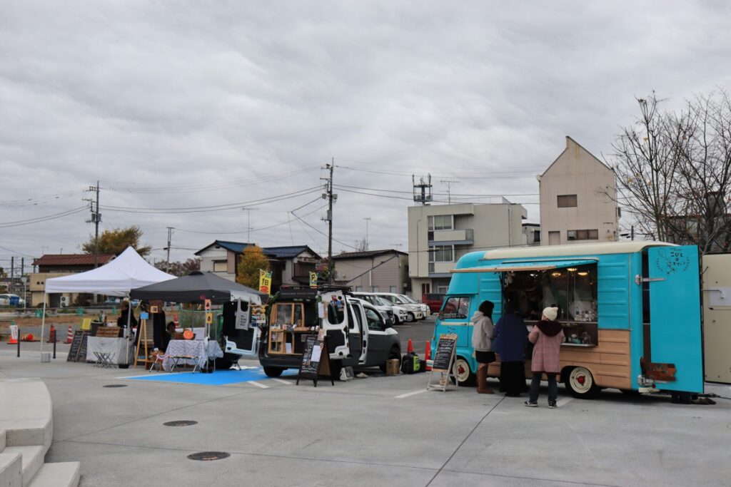 寄居駅前広場