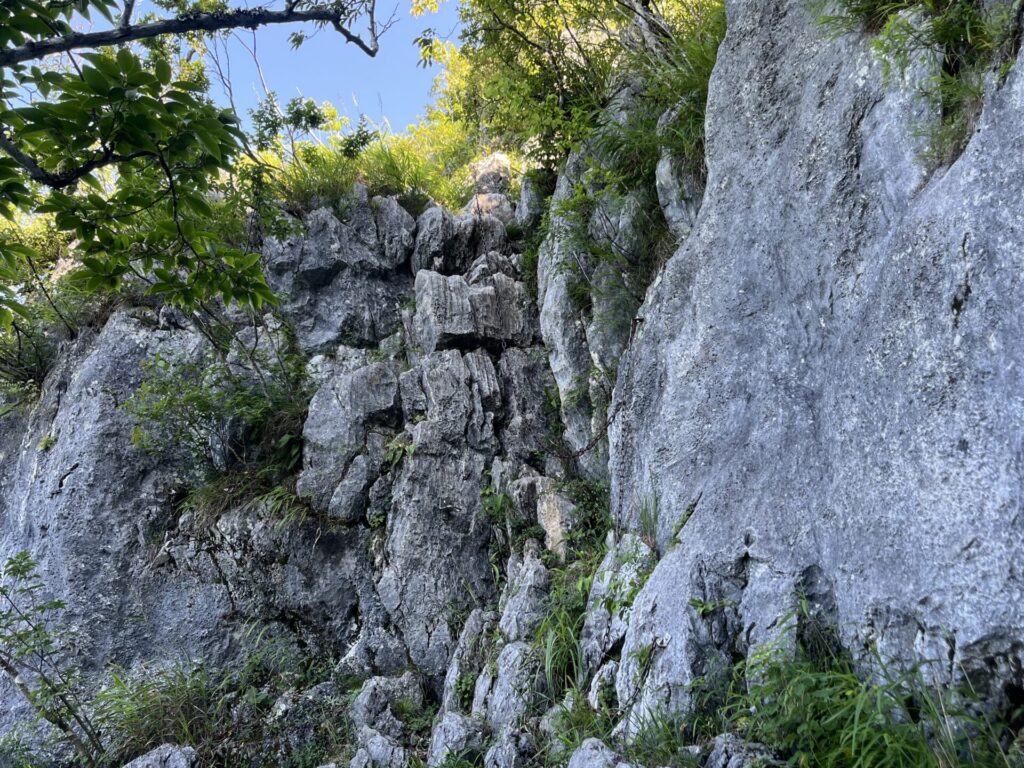 二子山下山の鎖場