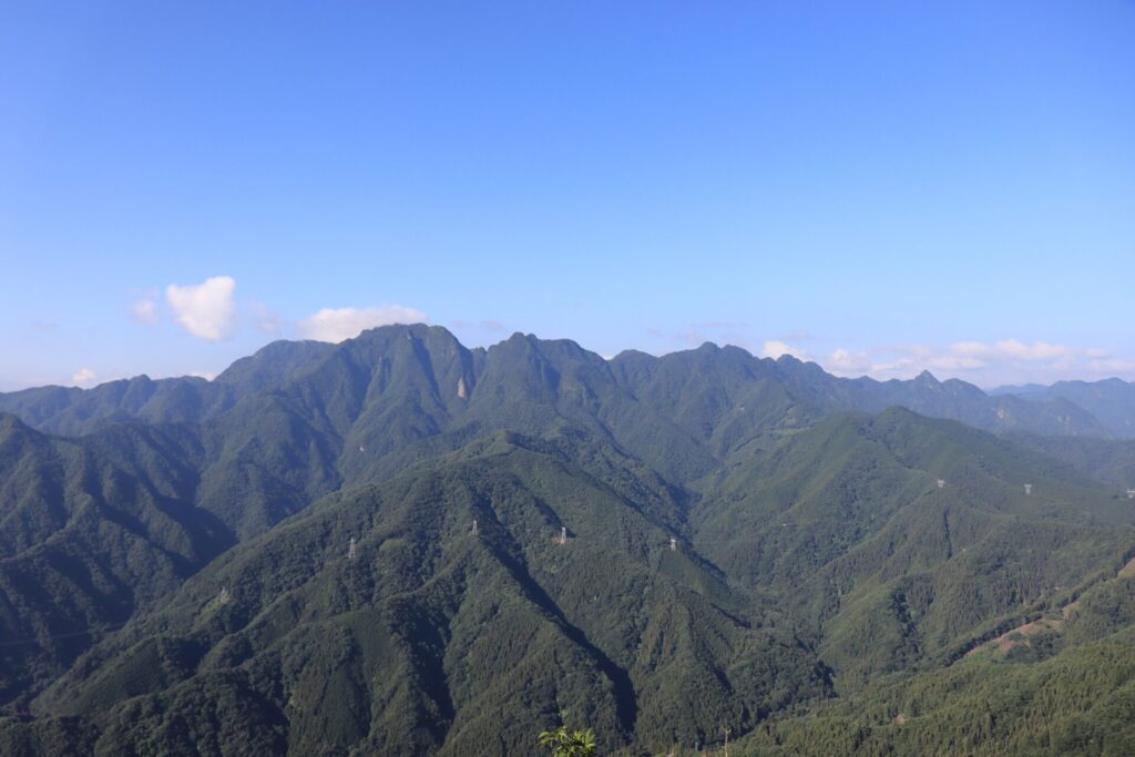 東岳からの両神山