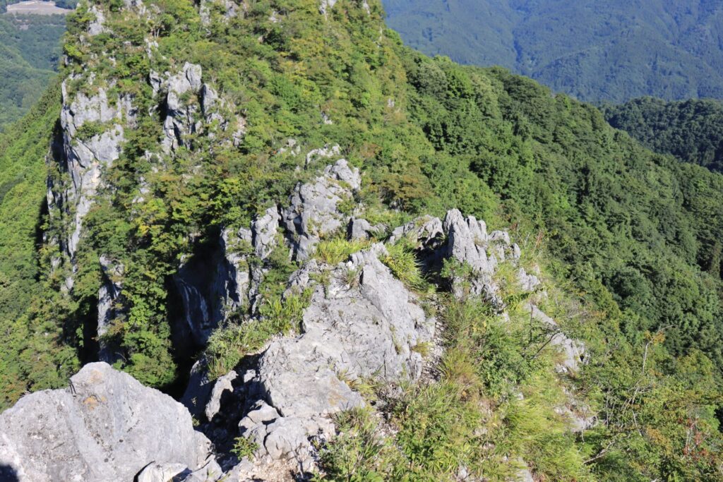 二子山岩の稜線歩き