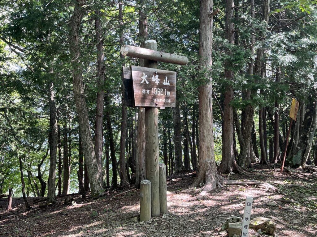 大峰山山頂標識