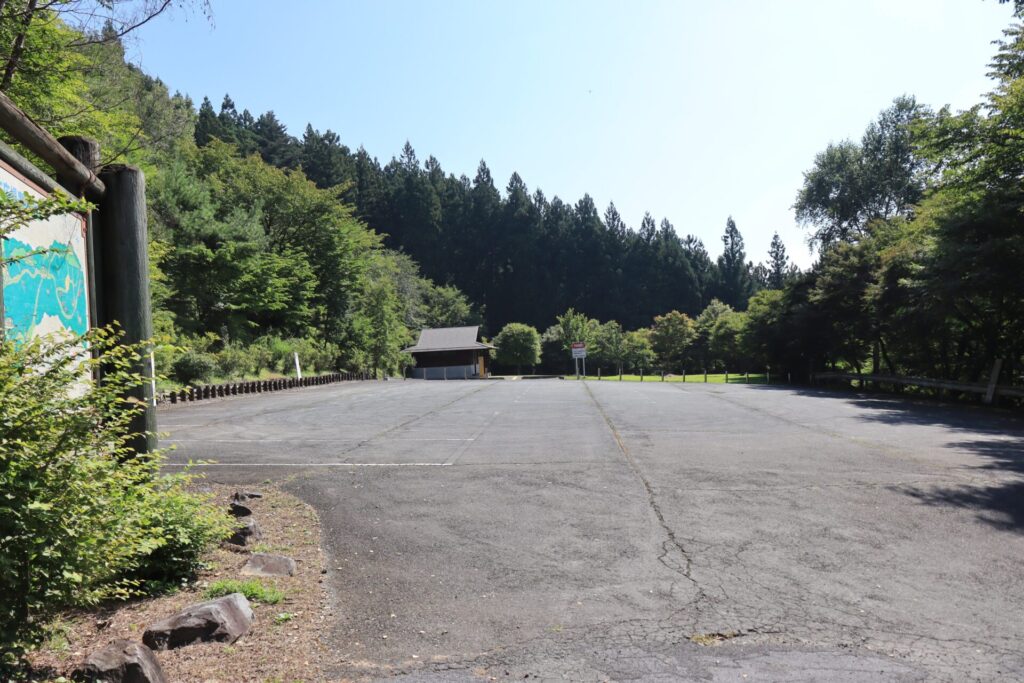 栃本広場駐車場