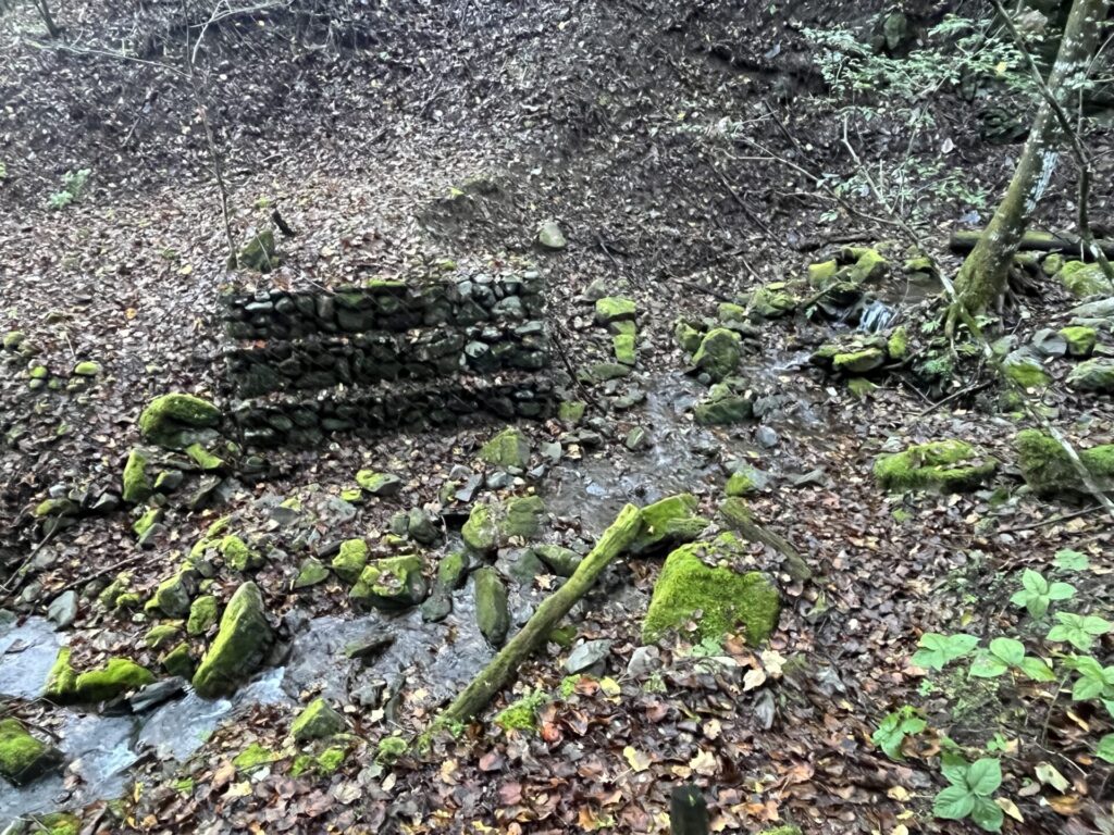 志賀坂諏訪山崩落した橋