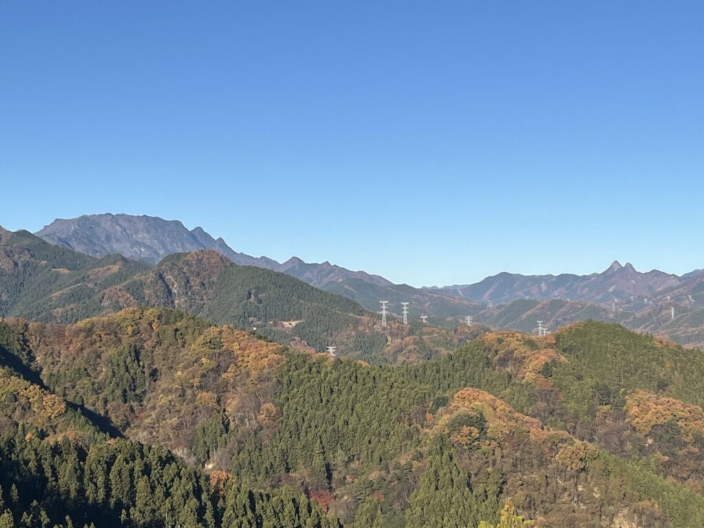 もんじゅ峠からの両神山と二子山