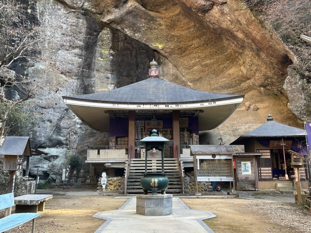 岩窟観音院