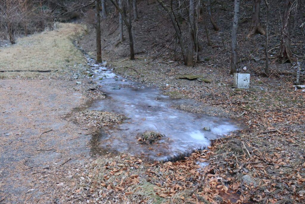 塚山登山道林道