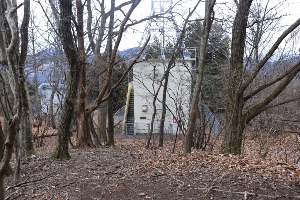 竹ノ茅山の電波塔