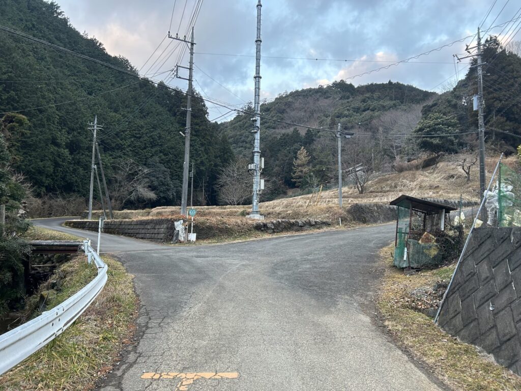 大平山(毛呂山)登山林道分岐