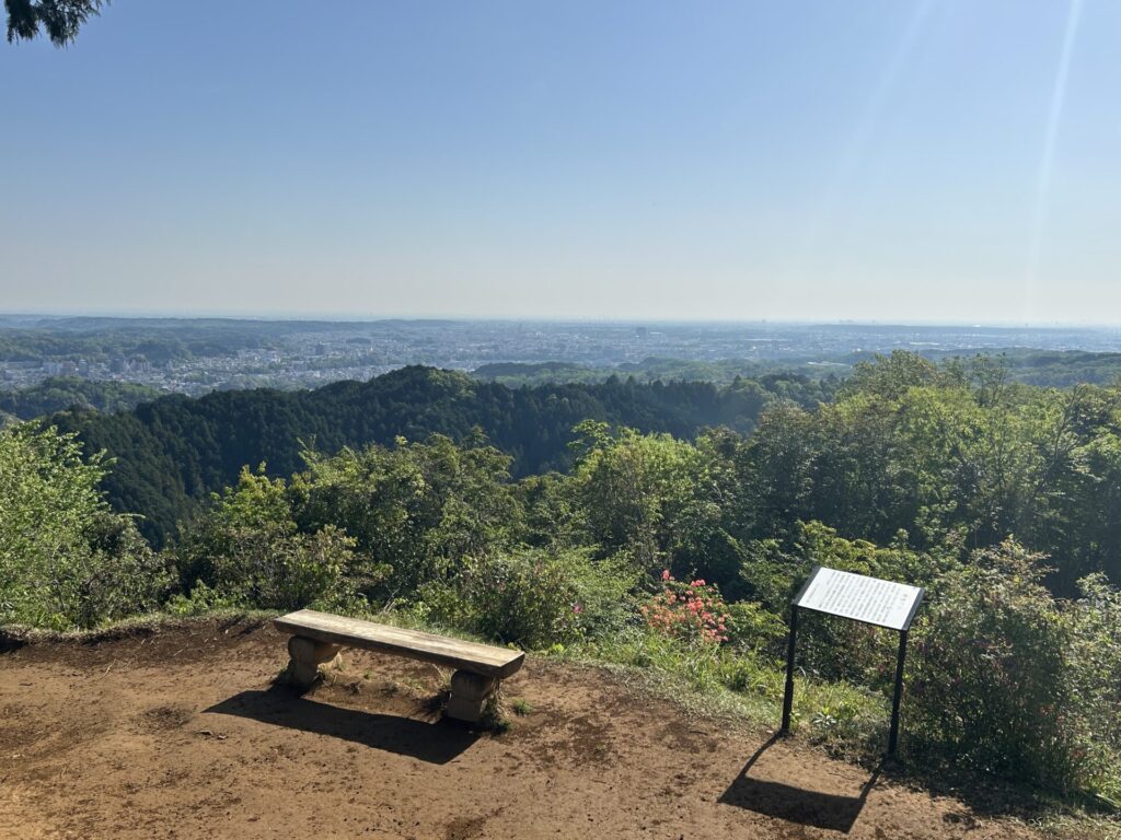 赤ぼっこ山頂ベンチ