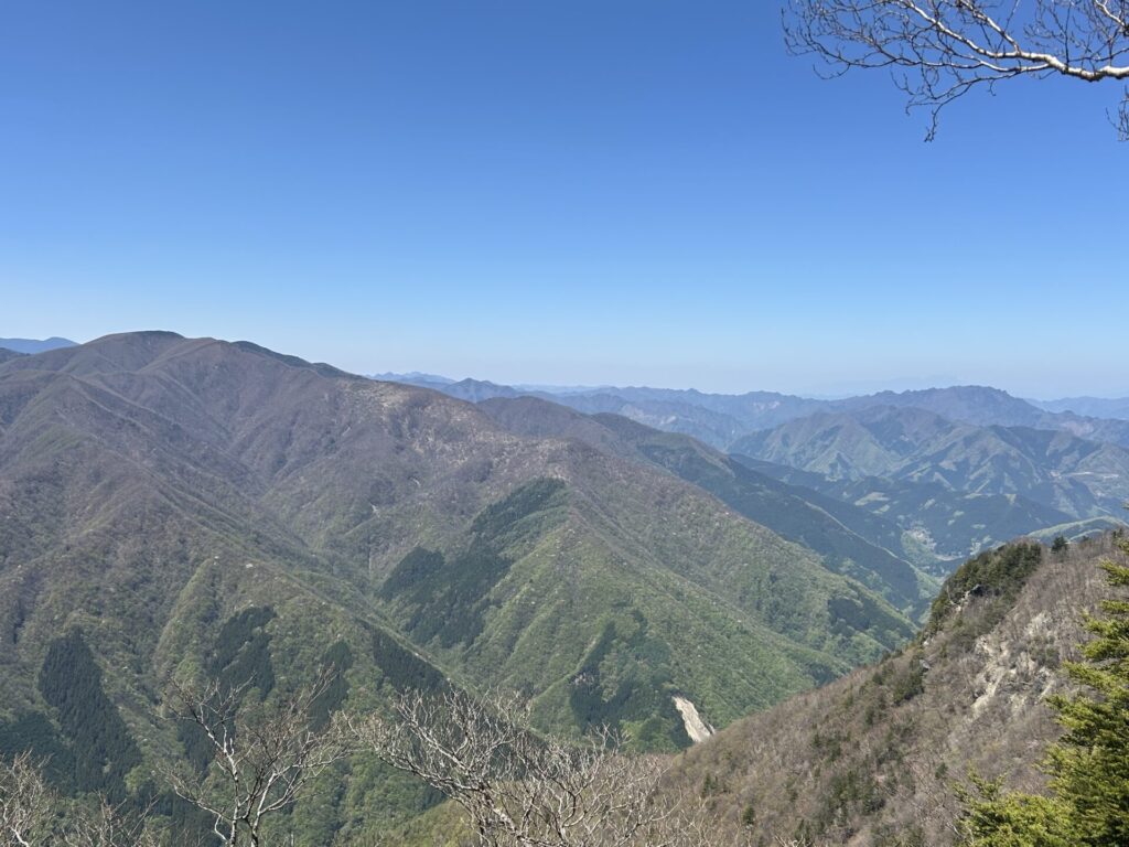 白岩小屋からの両神山