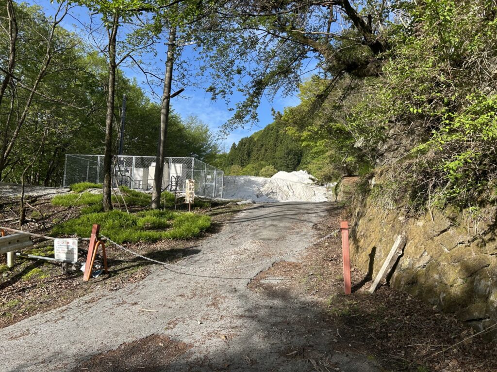 旧ニッチツ鉱山登山口