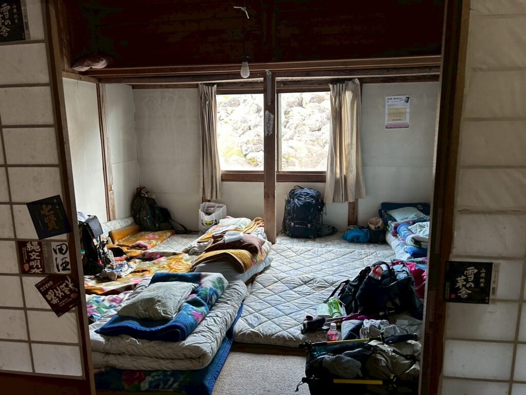 青年小屋寝室