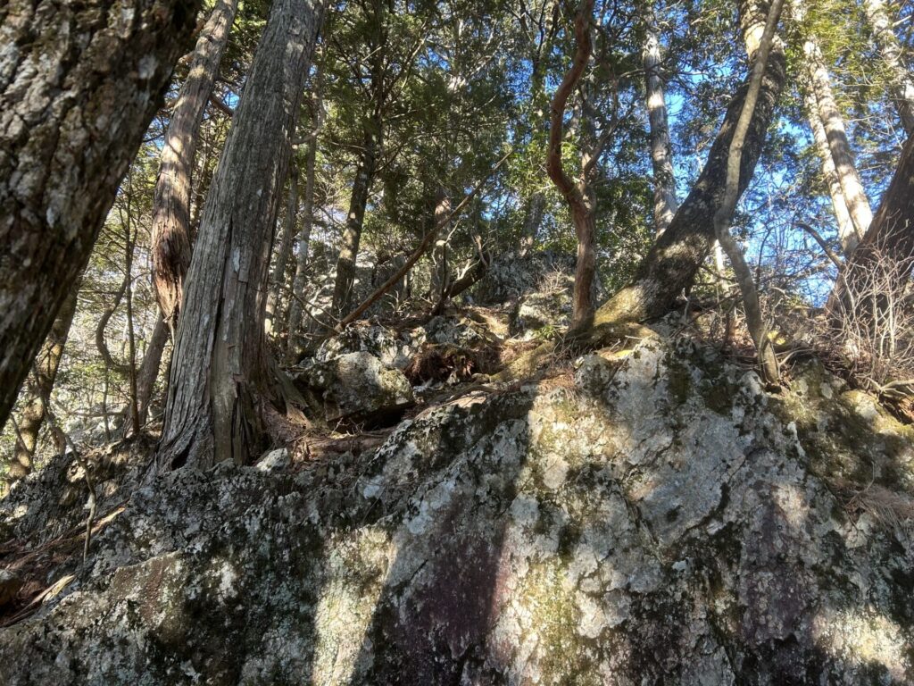 ウトウの頭からのヤセ尾根の岩場