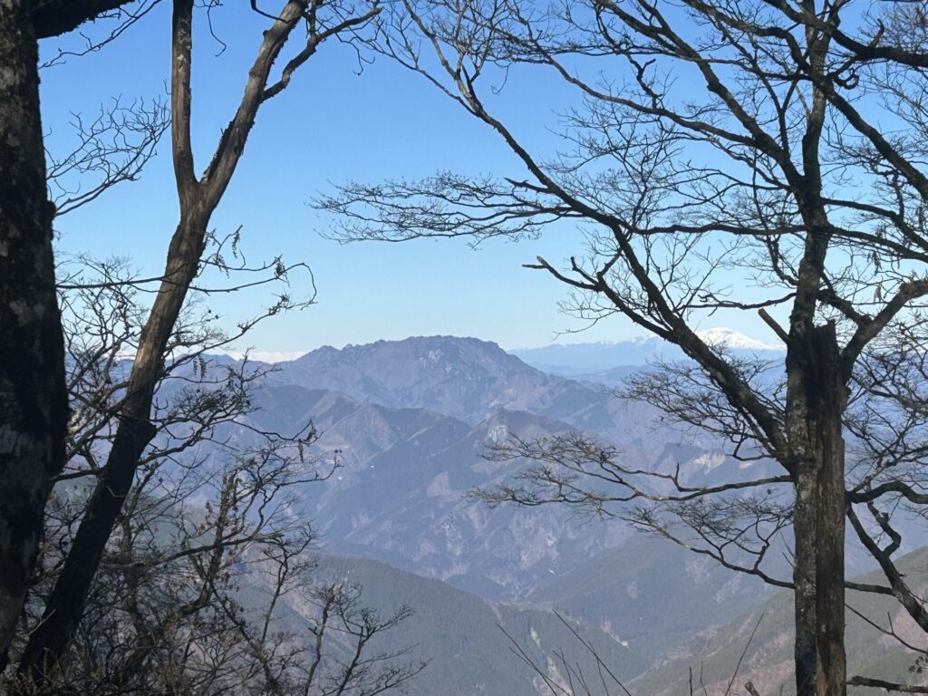 長沢背稜からの両神山