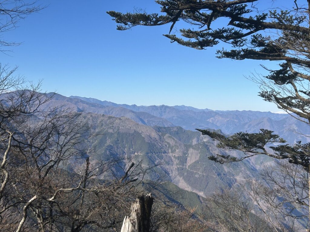 長沢背稜からの甲武信ヶ岳稜線