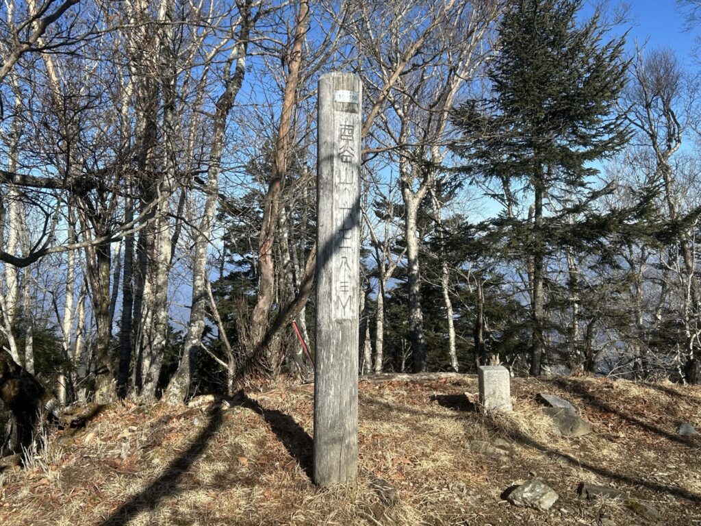 酉谷山山頂標識