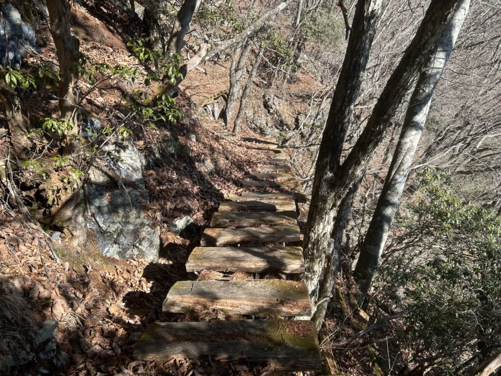 七跳山登山道の橋